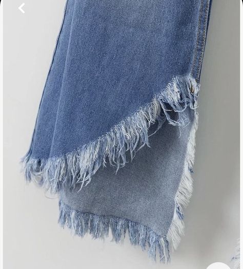 Frayed Jeans Diy, Upcycle Jacket, Diy Distressed Jeans, Artisanats Denim, Jeans Refashion, Diy Ripped Jeans, Diy Pants, Fringe Jeans, Diy Jeans