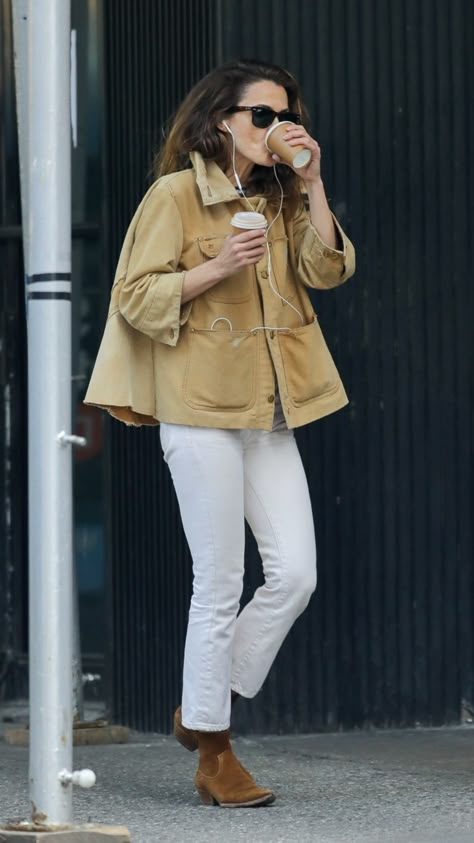 Keri Russell Style, White Jeans Outfit Winter, Style Chic Parisien, White Jeans Winter, Petite Casual, Style Parisienne, Keri Russell, Parisian Chic Style, Cold Weather Fashion