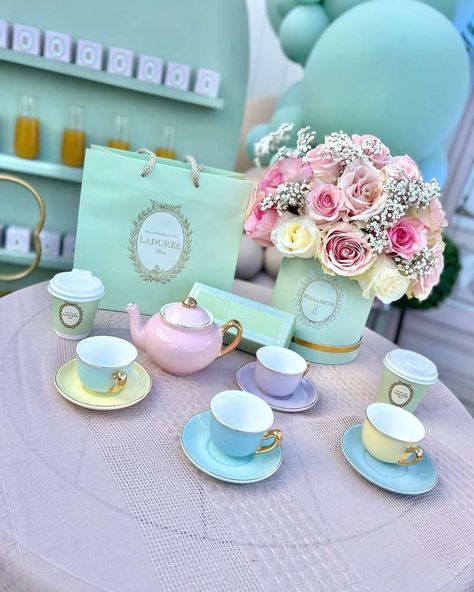 Laduree Party Theme Birthday, Laduree Tea Party, Laudree Theme Birthday, Laduree Aesthetic, Parisian Tea Party, Laduree Party, Baby Reception, Paris Themed Birthday Party, Confetti Theme