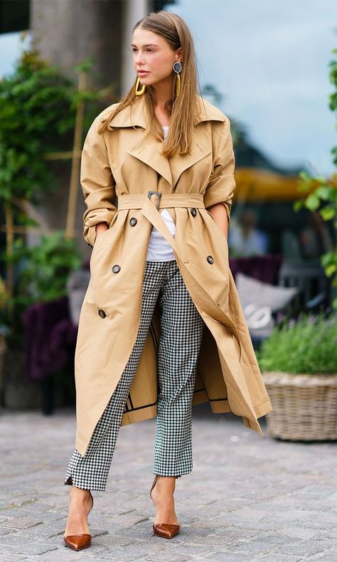 Danish Street Style, Trent Coat, Norwegian Fashion, Copenhagen Fashion Week Street Style, Stile Casual Chic, Copenhagen Street Style, Trench Coat Outfit, Danish Fashion, Swedish Fashion