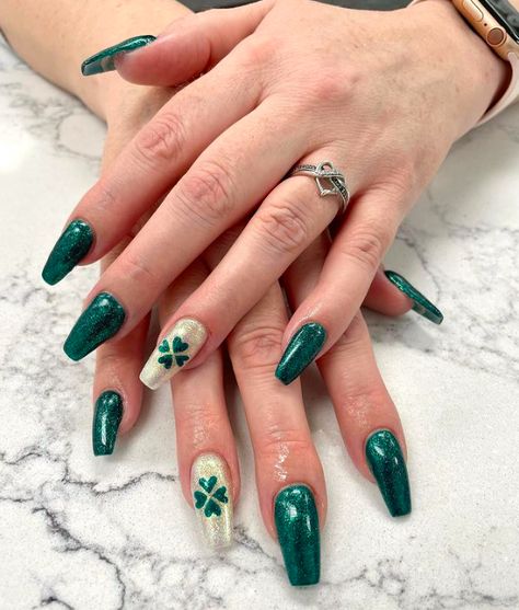 20+ Cute St. Patrick's Day Nails for 2022 - ♡ July Blossom ♡ Nails For Saint Patricks Day, Gothic St Patricks Day Nails, St Patricks Day Nails Simple, Saint Patricks Day Nails, St Patricks Nail Designs, St Patrick Day Nails Acrylic, Shamrock Nails, Irish Nails, Saint Patrick Nail