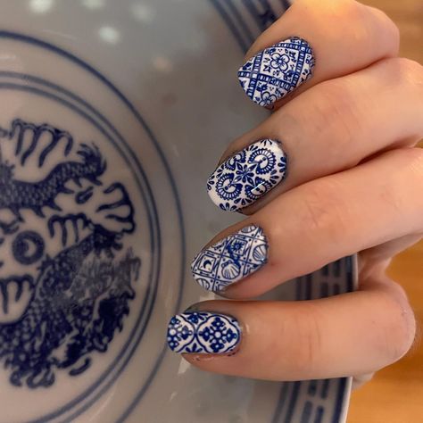 Stop saving the good china for "special occasions." Every day of your life is a special occasion. Start living now. Our Wild Heart plates feature intricate details for amazing nail art in a single stamp. 💙 Just add polish! 💅Mani x @rosalieisnails Get the Look: Wild Heart Stamping Plates (m014 & M015) Stamped Nail Designs, China Plate Nails, China Pattern Nails, Stamp Nail Designs, Stamped Nails Ideas, Wild Nail Art, Stamping Nail Art Ideas, Nail Stamp Art, Nail Stamping Ideas