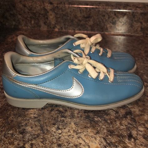 Nike vintage bowling shoes. Thomas Headon, Vintage Bowling, Bowling Shoes, Vintage Tennis, Nike Vintage, Vintage Americana, Thrift Finds, Blue Nike, Nike Cortez Sneaker