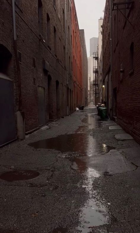 City Ally Way, Gloomy Street Aesthetic, Ally Way Aesthetic, Ally Way Drawing, Ally Way Background, Backround Refrences, Rainy Alleyway, Ally Way, Gloomy City