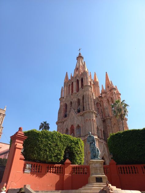 San Miguel de Allende, Guanajuato México Vision Board Book, Prayer Vision Board, The World Is Beautiful, Lola Bunny, Board Book, 2025 Vision, Vision Board, Architecture, Collage