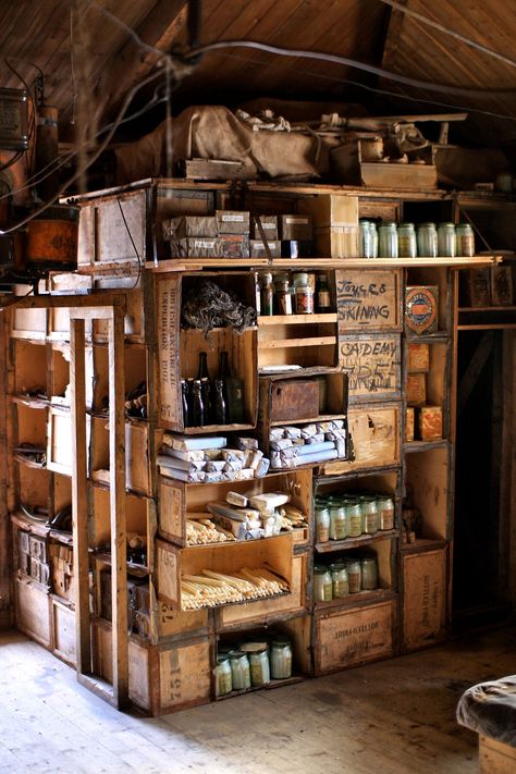 Explorer Office, Explorer Decor, Explorer Aesthetic, Ernest Shackleton, Puzzle Boxes, Vintage Safari, Cabinet Of Curiosities, Indiana Jones, Decoration Design