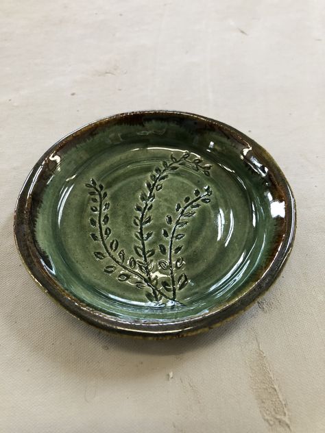 Pottery Dish Ideas, Grunge Pottery, Nature Ceramics Ideas, Little Ceramic Projects, Ceramic Wheel Ideas, Cottagecore Ceramics, Cermanic Ideas, Useful Ceramics Ideas, Fun Pottery Ideas