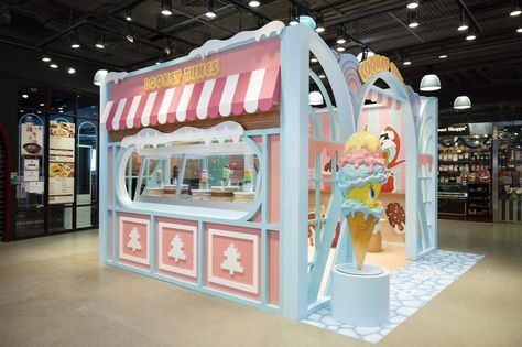 Pop Up Store Ideas Inspiration, Food Booth Design, Candy Kiosk, Candy Booth, Pet Store Design, Event Booth Design, Christmas Booth, Kids Cafe, Concept Models Architecture