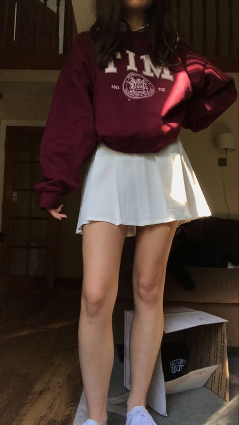 White Pleats Skirt Outfit, White Skirt Outfit Pleated, Red Pleated Skirt Short, Cute Pleated Skirt Outfits, Maroon Sweatshirt Outfit Aesthetic, How To Style White Pleated Skirt, Maroon Aesthetic Clothes, Maroon White Outfit, Maroon Crewneck Outfit