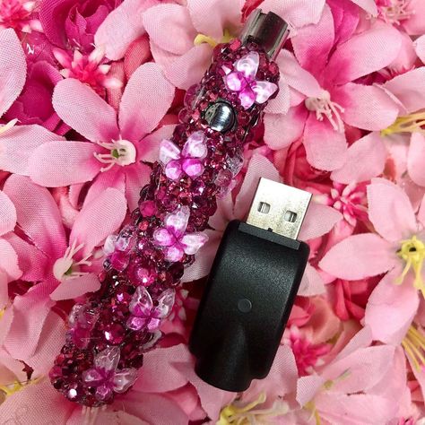 Bedazzled Pen Batteries, Bedazzled Battery Pen, Bedazzled Cartridge Pen, Bedazzled Battery, Bedazzled Pen, Diy Rhinestone Crafts, Hot Pink Butterfly, Glitter Pin, Trippy Iphone Wallpaper