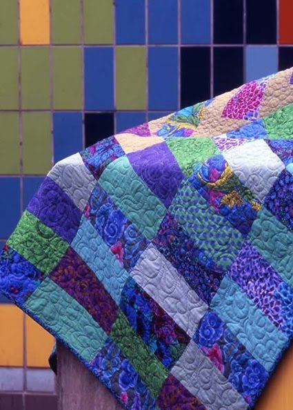 Simple Quilt, Purl Bee, Kaffe Fassett Quilts, Kaffe Fassett Fabric, Easy Quilt, Batik Quilts, Jellyroll Quilts, Colorful Quilts, Pretty Colors