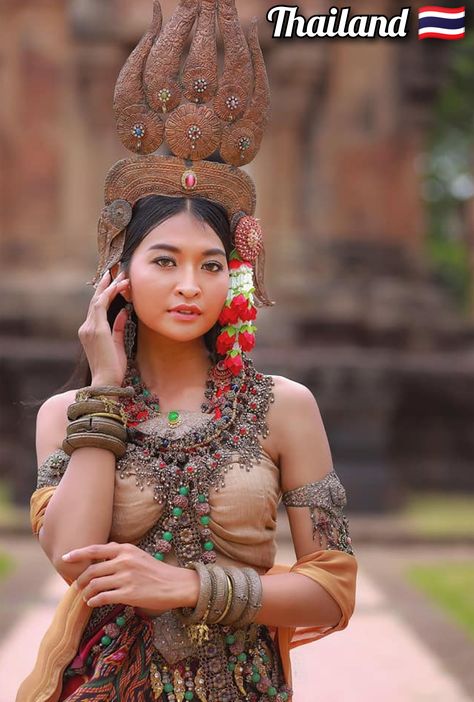 Thai Apsara 🇹🇭 Apsorn 🇹🇭#ThaiApsara#Apsorn Apsara Dance, Thai Dance, Thai Traditional Dress, Asian Jewelry, Thai Series, Traditional Culture, Thai Art, 11th Century, Thai Style