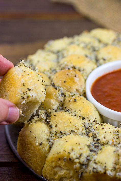 Parmesan Garlic Monkey Bread Garlic Monkey Bread Recipe, Garlic Monkey Bread, Bread Garlic, Monkey Bread, Delicious Bread, Great Appetizers, Perfect Appetizers, Game Day Food, Aioli