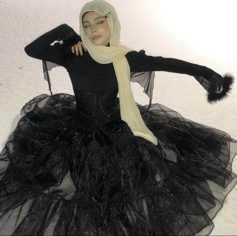 Alt hijabi Hijabi Corset Outfit, Punk Hijabi, Gothic Hijab, Prom Dresses Goth, Hijabi Reference, Goth Hijabi, Alt Hijab, Modest Muslim Fashion, Muslim Prom Dress