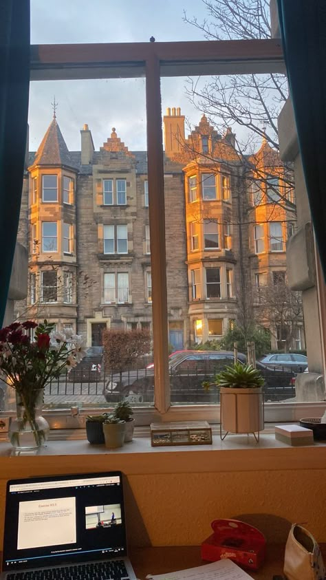 Edinburgh House Aesthetic, Uk Lifestyle Aesthetic, England Apartment Aesthetic, Edinburgh City Aesthetic, Uk Vision Board, Living In The Uk Aesthetic, University Room Ideas Uk Aesthetic, Living In Edinburgh Aesthetic, Edinburgh College Of Art