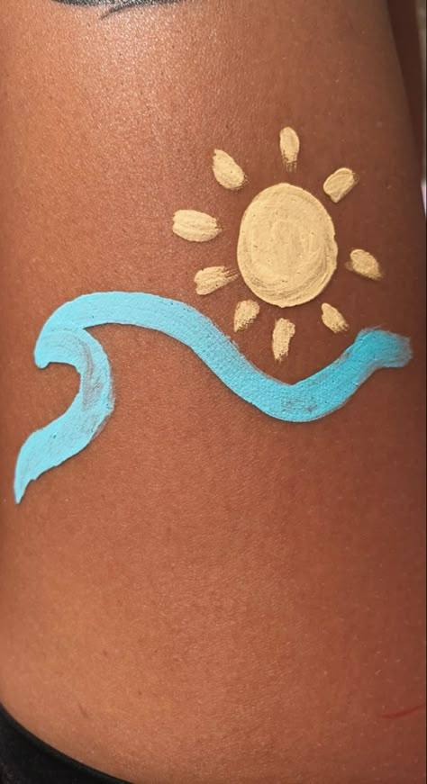 Body Art Ideas Painting, Cute Things To Paint On Your Leg, Things To Paint On Legs Easy, Preppy Leg Painting, Face Paint Inspiration, Preppy Face Paint Ideas, Cute Beachy Paintings Easy, Easy Summer Things To Paint, Paint On Legs Ideas