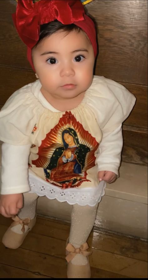 Virgen de Guadalupe baby girl outfit Mexicana Outfits, Latino Baby, Mexican Baby Girl, Hispanic Babies, Mexican Baby Shower, Mexican Boys, Mexican Babies, Sweet Pictures