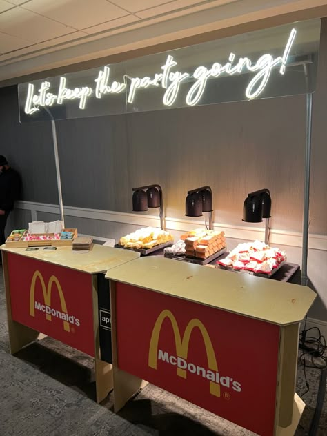 Late Night Snacks For Party, Mcdonald’s At Wedding, Wedding Fast Food Bar, Mcdonald’s Bar At Wedding, Unique Wedding Stations, Mcdonalds Wedding Late Night, Late Night Wedding Snack Ideas, Late Night Food Wedding, Wedding Late Night Food