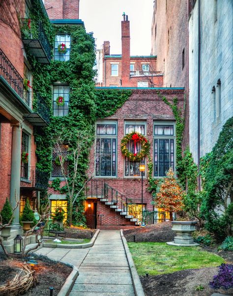 Holidays in Boston: 5 Festive Experiences Not to Miss! - Luxe Beat Magazine Boston Public Market, Outdoor Skating Rink, Columbus Park, Freedom Trail, Boston Common, Light Trails, Holiday Market, Christmas Travel, Christmas Scenes