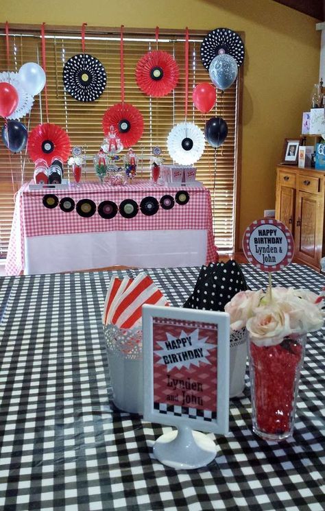 1950's themed Birthday Party | #partydecor #partydecorations #sweetsixteen #sweet16partyideas #partyideas #sweet16themes #partythemes #1950sparty #sodashop #sockhop #rockabilly 1950s Party Decorations, 1950s Party Ideas, 50s Party Decorations, Harvest Party Decorations, Rock And Roll Birthday Party, 50s Theme Parties, Sock Hop Party, Rock And Roll Birthday, Rockabilly Party