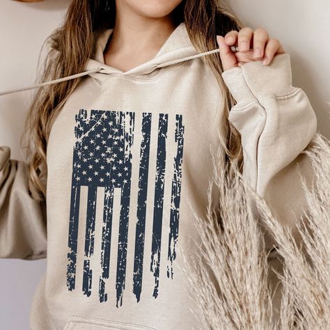 American Flag Hoodie Distressed USA Flag Vertical Flag - Etsy Country Girl Outfits, Casual Country Outfits, American Flag Hoodie, Military Gift, Country Style Outfits, Western Wear Outfits, Cute Country Outfits, Looks Country, Western Style Outfits