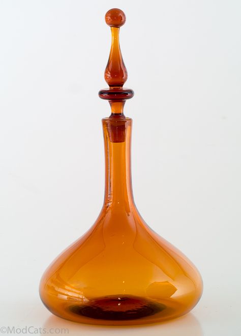 Blenko #6516 Decanter - Honey at ModCats.com Mid Century Art Glass, Mid Century Furnishings, Blenko Glass, Vintage Dishware, Colored Vases, Sandblasted Glass, Genie Bottle, Mid Century Modern Living Room, Antique Glassware