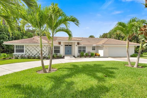 Ranch House Additions, Florida Homes Exterior, Home Remodeling Exterior, Beach House Renovation, Ranch House Remodel, Florida Beach House, Ranch House Exterior, Ranch Remodel, Palm Beach Style