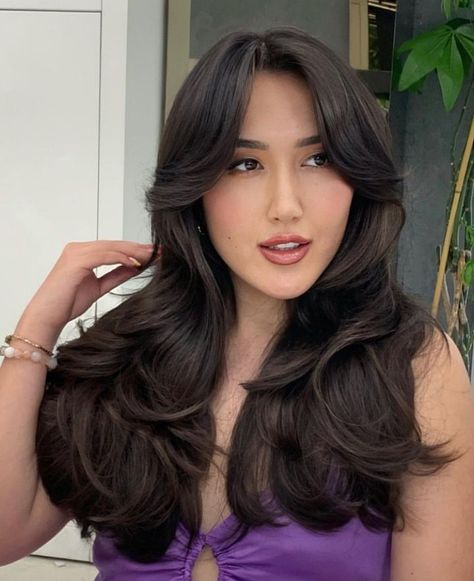 60 Curtain Bangs Hairstyles Women Are Rocking Right Now Long Hair Back View, Choppy Layers For Long Hair, Straight Hair Medium, Mid Length Hair With Bangs, Hair Back View, Simply Hairstyles, Choppy Layered Haircuts, Curtain Bangs On Short Hair, Layers Curtain Bangs