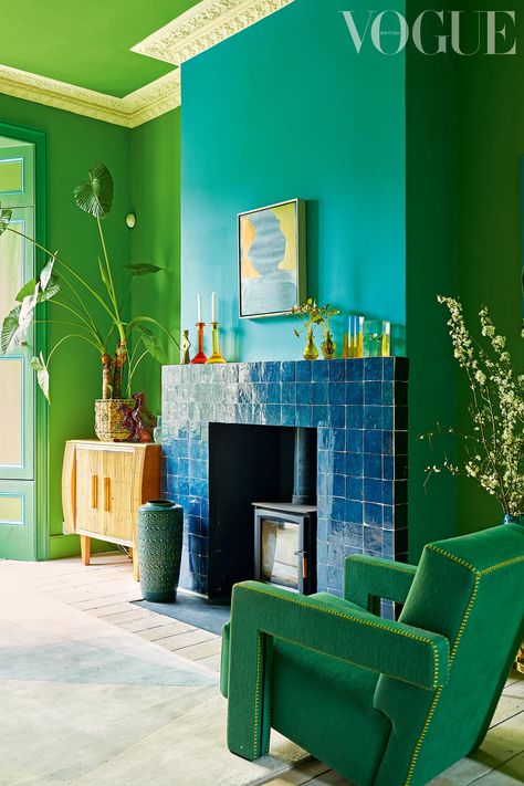 Front-Row Fixture Yasmin Sewell Has Created A Bright Green Oasis In The Heart Of East London | British Vogue Trending Paint Colors, House Interior Design, Front Rooms, Green Walls, The Fireplace, Paint Colours, Green Interiors, Green Rooms, Decoration Inspiration