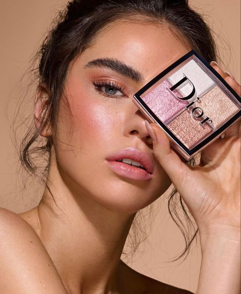 Dior Highlighter, Dior Eyeshadow Palette, Dior Eyeshadow, Makeup Artist Branding, Dior Cosmetics, Cute Eyeshadow Looks, Dior Backstage, Beauty Makeup Photography, Photoshoot Makeup