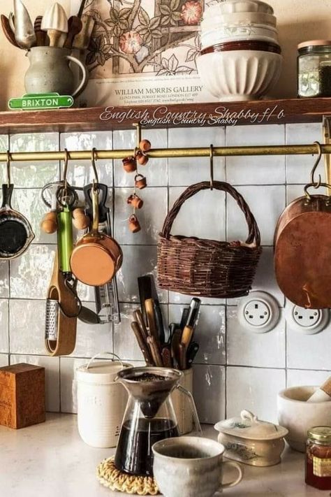 Facebook Kitchen Hanging Rail Ideas, Kitchen Shelfie, Brass Hanging Rail, Maine Kitchen, English Kitchen, Victorian Kitchen, Romantic Country, Simple Furniture, French Kitchen