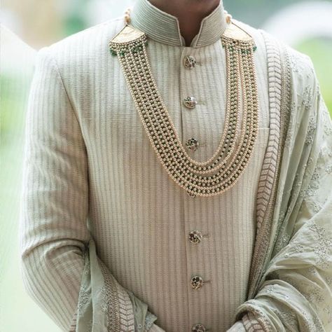 Groom Jewellery That Made Us Swoon! Groom Jewellery, Country Wedding Groom, Indian Menswear, Sherwani Wedding, Indian Sherwani, Men Dresses, Indian Groom Dress, Wedding Accessories For Bride, Dresses For Men