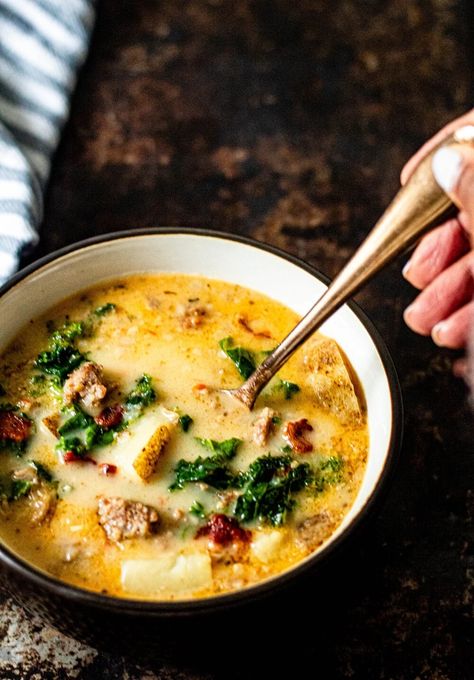 Zuppa Toscana Soup Olive Garden, Paleo Running Momma, Dinners Healthy, Zuppa Toscana Soup, Toscana Soup, Paleo Soup, Soup Appetizers, Keto Soup, Cream Soup