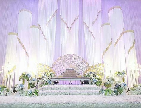 Pelamin Nikah Mewah, Pelamin Rustic, Pelamin Idea, Pelamin Cantik, Wedding Dais, Pelamin Nikah, Wedding Staircase, Nikah Decor, Wedding Invitation Trends