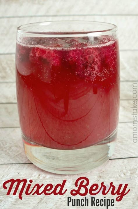 Berry Drinks Non Alcoholic, Red Punch Recipes, Wedding Punch Recipes, Simply Juice, Wedding Punch, Christmas Cubicle, Cubicle Ideas, Punch Drink, Thanksgiving Games For Adults