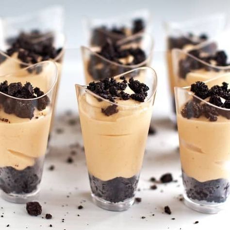 Shot Glass Desserts Recipes, Mini Dessert Shooters, Lemon Lush Dessert, Dessert Shooters Recipes, Shot Glass Desserts, Key Lime Desserts, Shooter Recipes, Banana Pudding Desserts, Mini Dessert Recipes