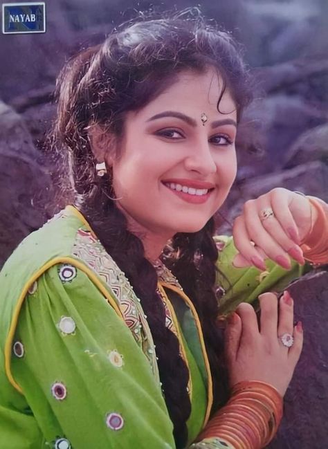 Ayesha Jhulka 90s, Ayesha Jhulka, शादी की तस्वीरें, 90s Bollywood Actress, Beautiful Eyes Color, Bollywood Bridal, Hema Malini, Bollywood Pictures, Kangana Ranaut