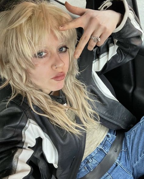 Blonde Hair Mullet, Female Haircut, 70s Rockstar Haircut Women, Mullet Bangs, Short Blonde Mullet, Long Mullet Straight Hair, Microbangs Round Face, Female Mullet Long, Mullet Unstyled