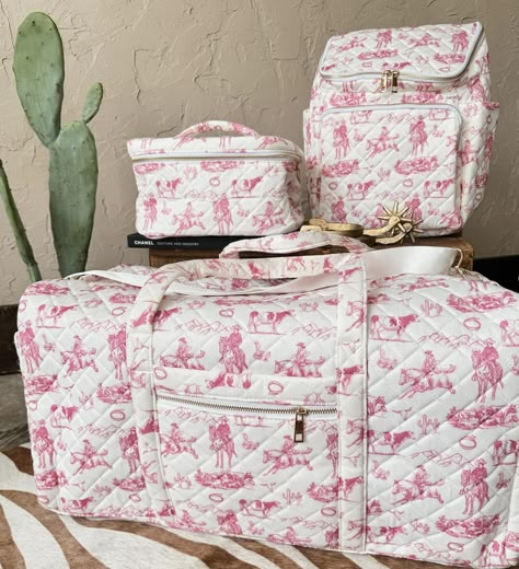 Western Luggage You'll Love Western Luggage, Preppy Cowgirl, Vogue Home, Nik Naks, Homesteading Animals, Airport Runway, Pink Obsession, Bags Ideas, Cowboy Christmas