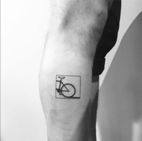 Cycling Tattoo, Bike Tattoo, Tatuagem Masculina Pequena, Bicycle Tattoo, Bike Tattoos, Tattoo Now, White Tattoo, Design Tattoo, Tattoo Models