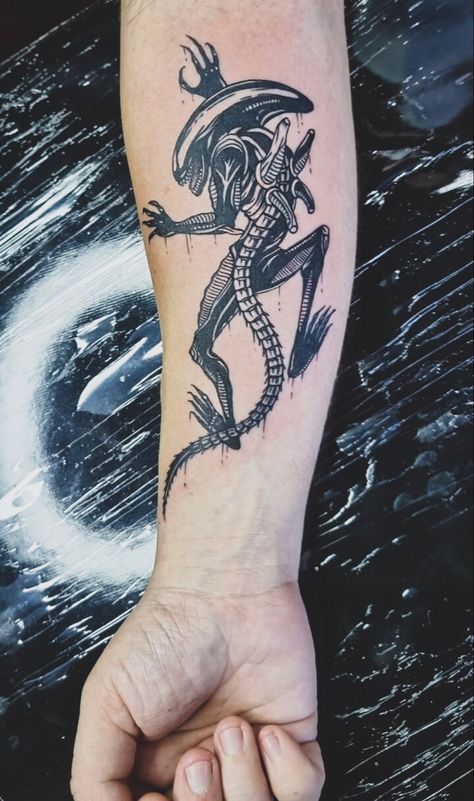 Godzilla Tattoo Sleeve, H R Giger Tattoos, Displacer Beast Tattoo, Xenomorph Tattoo Design, Godzilla Tattoo Ideas, Alien Movie Tattoo, Alien Xenomorph Tattoo, Mothra Tattoo, Alien Tattoo Xenomorph