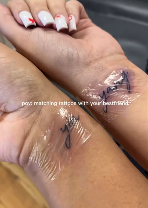 Bestie Tattoos Black Women, Matching Tats For Best Friends, Baddie Bestie Tattoos, Matching Tattoos For Best Friends Girl And Boy, Black Best Friend Tattoos, Matching Tattoos Cousins Ideas, Matching Tattoos Black Women, Tattoo Ideas Female Matching Friends, Baddie Bestie Matching Tattoos