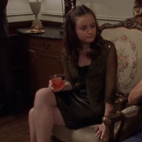 Rory Graduation Dress, Rory Gilmore Graduation Dress, Rory Birthday Outfit, Rory Gilmore Birthday Outfit, Rory Gilmore Party Outfit, Rory Gilmore Dinner Outfits, Rory Gilmore Season 5 Outfits, Iconic Rory Gilmore Outfits, Rory Gilmore Season 3 Outfits