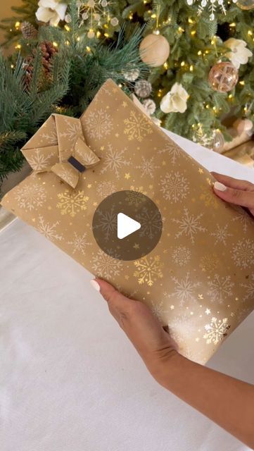 Chantel Mila Ibbotson on Instagram: "How to wrap your shirt… like a shirt! 👔 this fun wrap is so perfect for clothes and to add some extra fun and joy this festive season. Check out my previous video on making a bow from excess wrapping for a tutorial on how to make the paper bow 🎁 will you be trying this easy fold? 

#giftwrapping #giftwrap #christmas #christmas2022 #christmastime #christmasgram #festiveseason #festivejoy #christmasdecor #howto #howtowrap #mamamilastips" Gift Wrap Clothes, Making A Bow, Bad Gifts, White Elephant Party, Gag Gifts Christmas, Swap Gifts, White Elephant Gifts Exchange, How To Wrap, Paper Bow