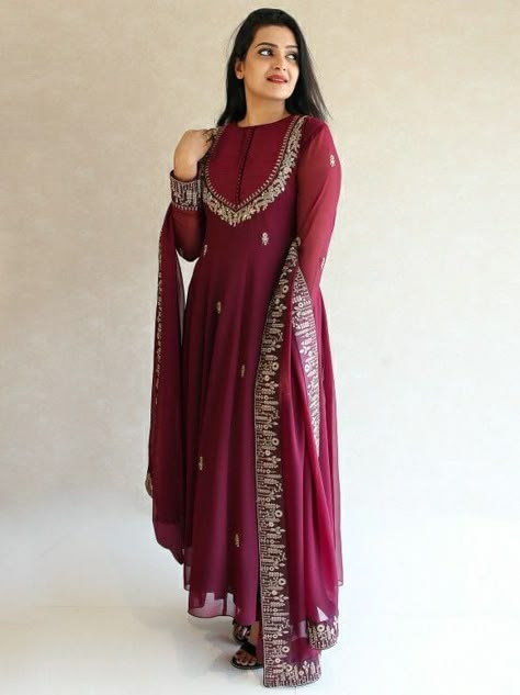 Top beautiful party wear dresses idea Velvet Dress Designs, Anarkali Dress Pattern, Pakistani Dresses Casual, Salwar Kamiz, Kurti Neck Designs, Kurti Designs Party Wear, Kurta Designs Women, Designer Party Wear Dresses, Stylish Party Dresses