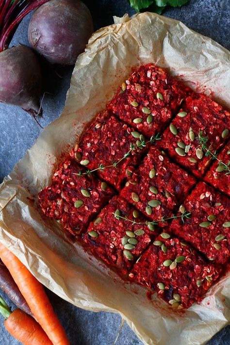 Savoury Beetroot, Carrot and Oat Bake (gluten-free & vegan) - Nirvana Cakery Oat Bake, Beetroot Recipes, Beet Recipes, Baked Oats, God Mat, Carrot Cake Recipe, Easy Cake Recipes, Vegan Baking, Healthy Baking