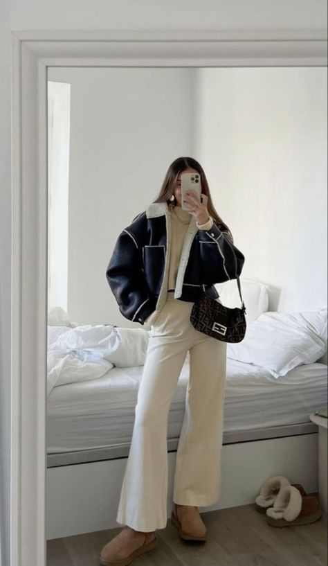 Outfits For The Winter, College Tailgate, Aesthetic Summer Vibes, Cold Outfit, Studying Aesthetic, Lunch Outfit, Winter Footwear, Japan Outfit, Versatile Shoes