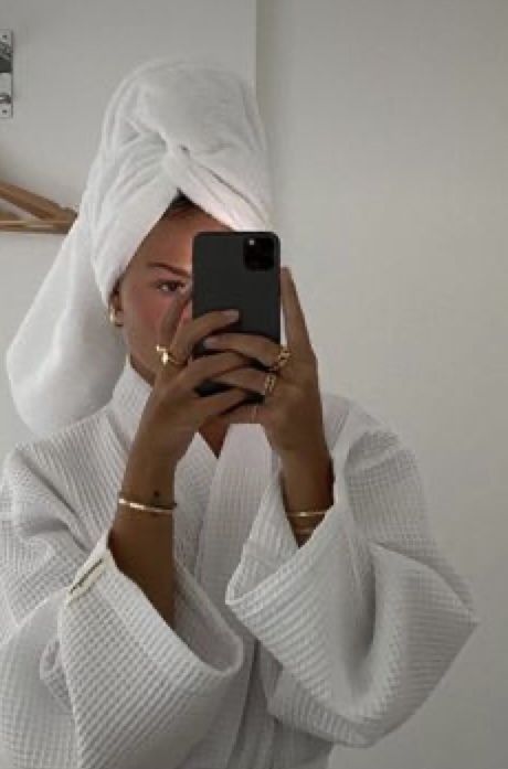 Girl In Bathrobe Aesthetic, When Gracie Met The Grump, Pamela Reif Workout Plan, Selfcare Skincare, Girls Robes, Gym Outfits, Shower Routine, Take A Shower, Girl Shower