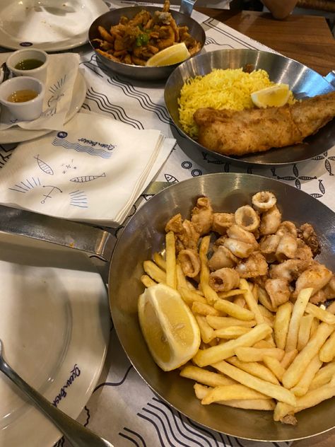 calarari/fish and chips/fries/lemon/food/fish food/ocean basket/limassol/cyprus Ocean Basket, Cyprus Food, European Cuisine, South African Recipes, Food Snapchat, Fish And Chips, Food Diary, African Food, Lemon Recipes