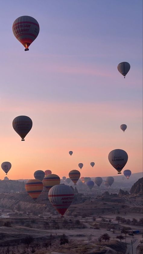 Hot Air Balloons Wallpaper, Cappadocia Wallpaper, Fly Wallpaper, Hot Air Balloon Wallpaper, Hot Air Balloons Photography, Wallpaper Laptop, Fotografi Alam Semula Jadi, Pretty Landscapes, Iphone Wallpaper Photos